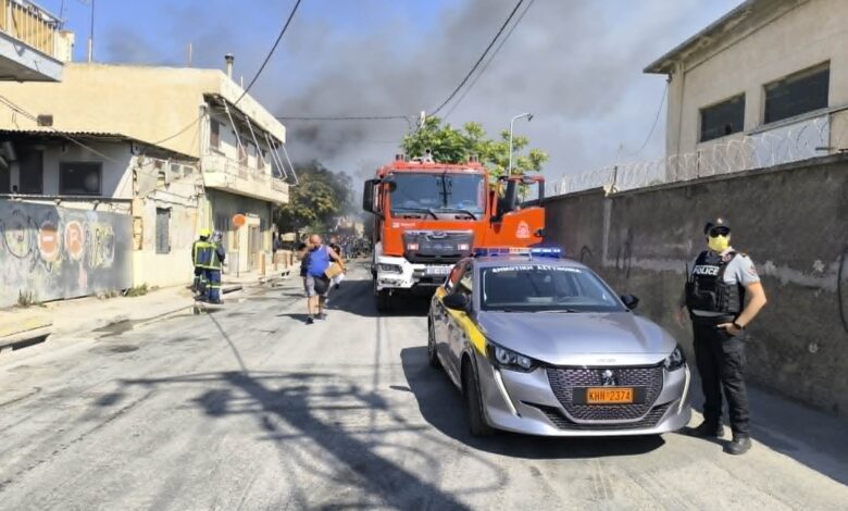 Άμεση κινητοποίηση του Δήμου Αιγάλεω για την πυρκαγιά στον Βοτανικό