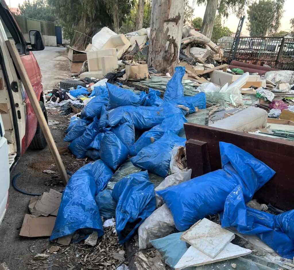 Συλλήψεις για παράνομη απόρριψη μπάζων στο Αιγάλεω - Αναζητήθηκαν και οι "νοικοκυραίοι";