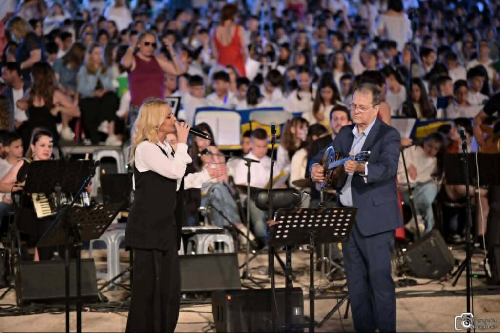 Δυναμική παρουσία των Σχολείων του Αιγάλεω στη μεγάλη Μαθητική Συναυλία – Αφιέρωμα στον Χρήστο Νικολόπουλο