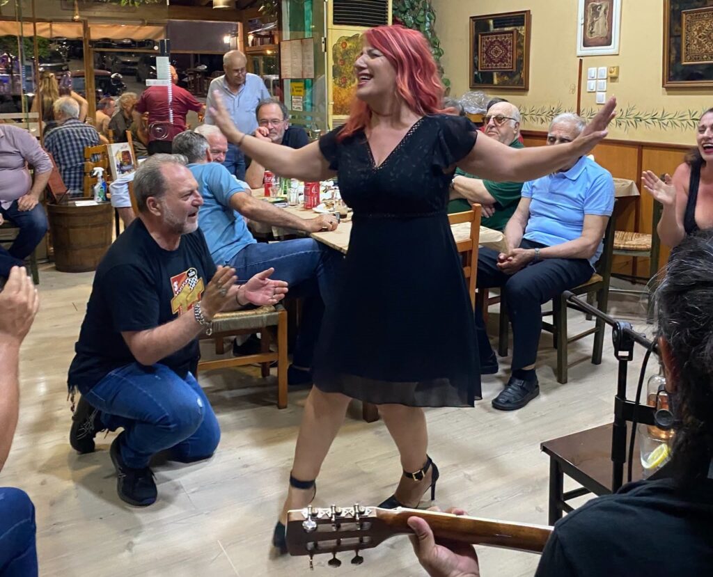 Το Αιγάλεω τραγούδησε ξανά στις γειτονιές του!