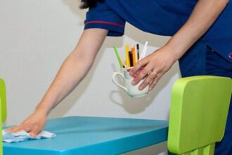 Εκδικητική και παράνομη απόλυση εργαζόμενης καταγγέλλεται στον Δήμο Αγίας Βαρβάρας