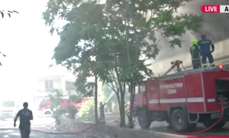Αναζωπύρωση της μεγάλης φωτιάς στο Αιγάλεω - Οδηγίες για προστασία από τους καπνούς