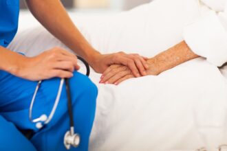 Αιγάλεω: Νέες υπηρεσίες Κατ’ Οίκον Νοσηλείας και Αιμοληψίας