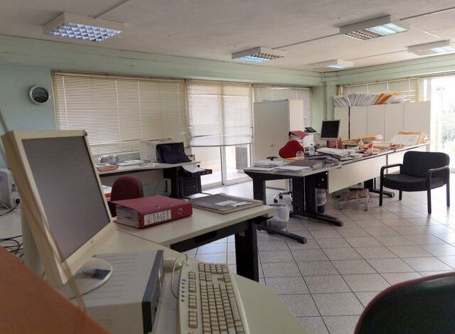 Έπεσαν σοβάδες στον ΕΦΚΑ Αιγάλεω 1 Έπεσαν σοβάδες στον ΕΦΚΑ Αιγάλεω