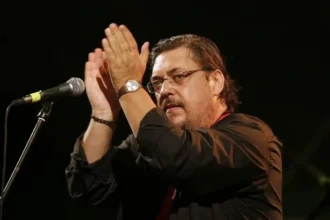 Αφιέρωμα στον Λαυρέντη: Διονύσης Τσακνής, Παυλίνα Βουλγαράκη, Κίτρινα Ποδήλατα - Θέατρο Αλέξης Μινωτής, είσοδος ελεύθερη