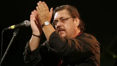 Αφιέρωμα στον Λαυρέντη: Διονύσης Τσακνής, Παυλίνα Βουλγαράκη, Κίτρινα Ποδήλατα - Θέατρο Αλέξης Μινωτής, είσοδος ελεύθερη