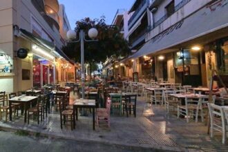 Φωτιά σε καφετέρια στην Αγίας Λαύρας - Κινητοποίηση της Πυροσβεστικής