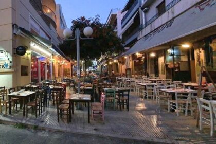 Φωτιά σε καφετέρια στην Αγίας Λαύρας - Κινητοποίηση της Πυροσβεστικής