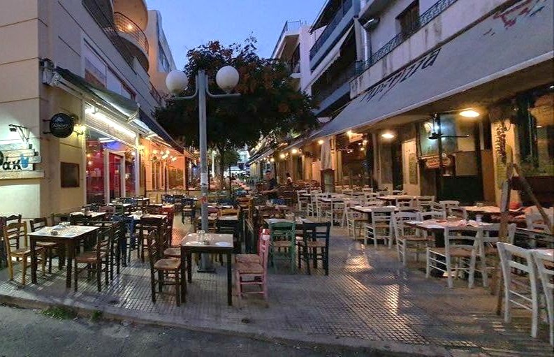 Φωτιά σε καφετέρια στην Αγίας Λαύρας - Κινητοποίηση της Πυροσβεστικής