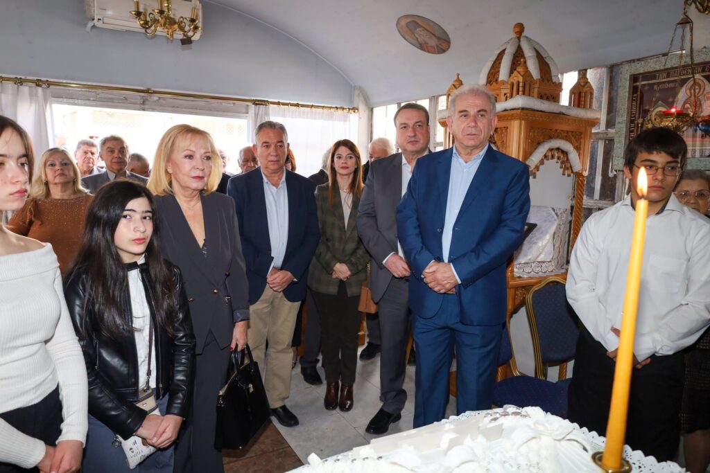 Το Αιγάλεω στάθηκε ευλαβικά μπροστά στο μνημείο των θυμάτων του 1944