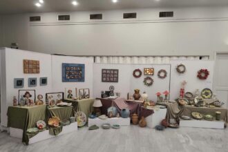 Υπέροχες δημιουργίες στην Έκθεση Εργαστηρίων Ζωγραφικής και Κεραμικής του Δήμου Αιγάλεω 8 Υπέροχες δημιουργίες στην Έκθεση Εργαστηρίων Ζωγραφικής και Κεραμικής του Δήμου Αιγάλεω